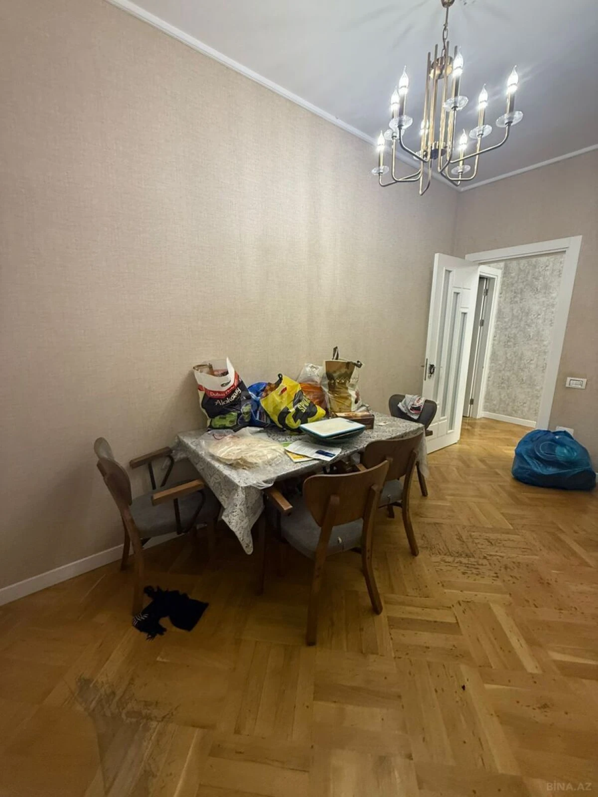 Satılır 3 otaqlı mənzil 131 m²