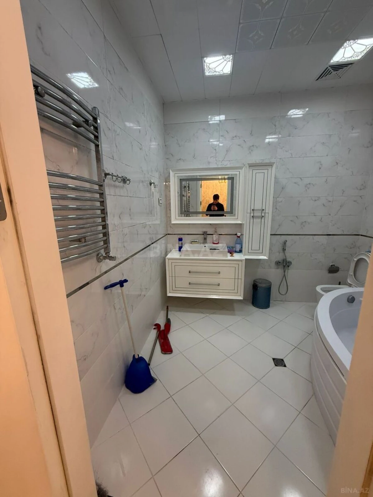 Satılır 3 otaqlı mənzil 131 m²
