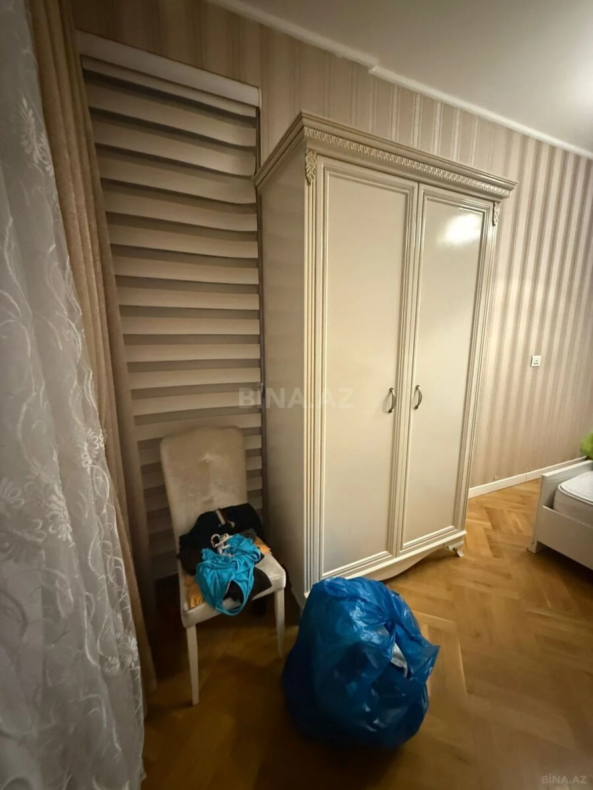 Satılır 3 otaqlı mənzil 131 m²