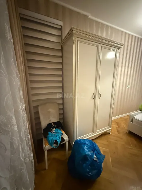 Satılır 3 otaqlı mənzil 131 m²