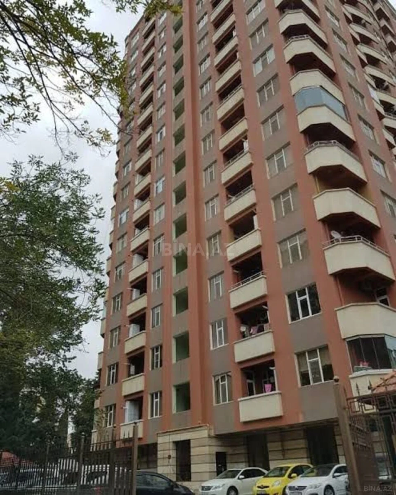 Satılır 3 otaqlı mənzil 131 m²