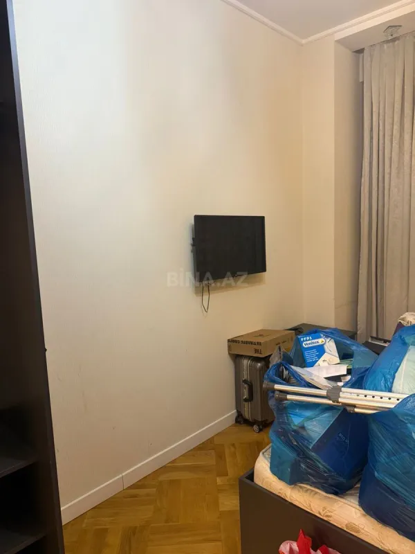 Satılır 3 otaqlı mənzil 131 m²