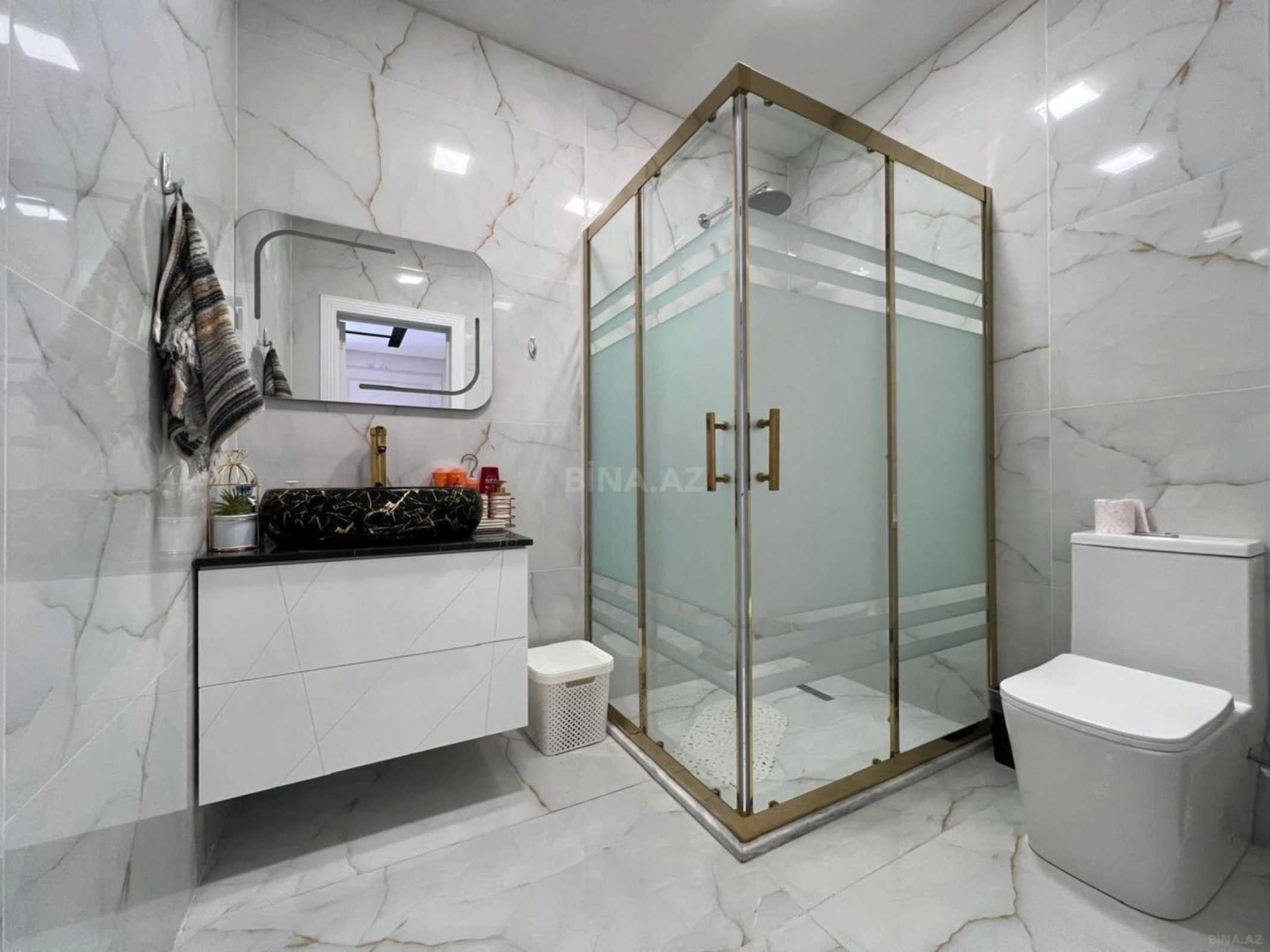 Satılır 5 otaqlı həyət evi 180 m²