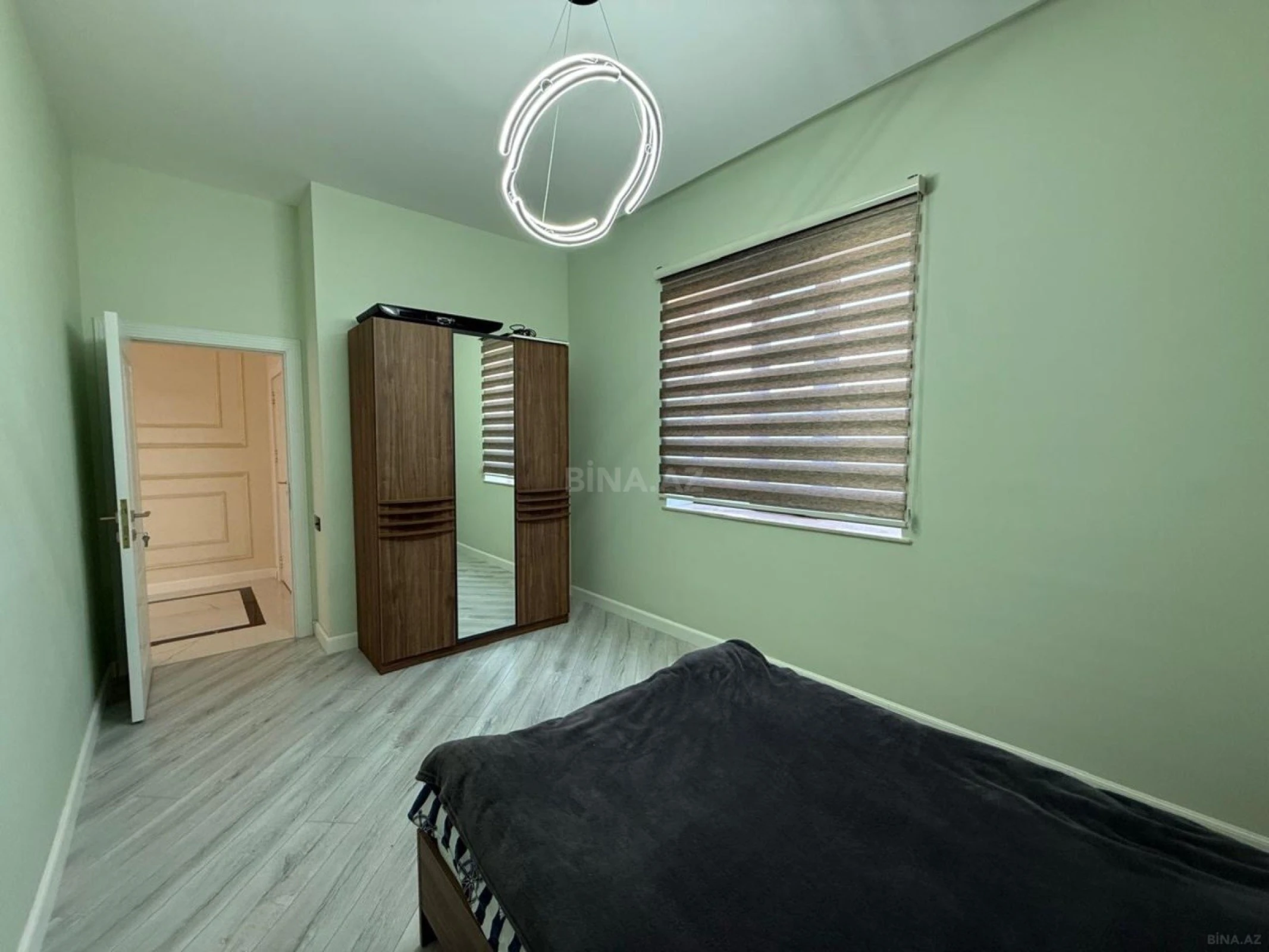 Satılır 5 otaqlı həyət evi 180 m²