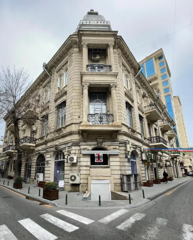 Satılır obyekt 90 m²