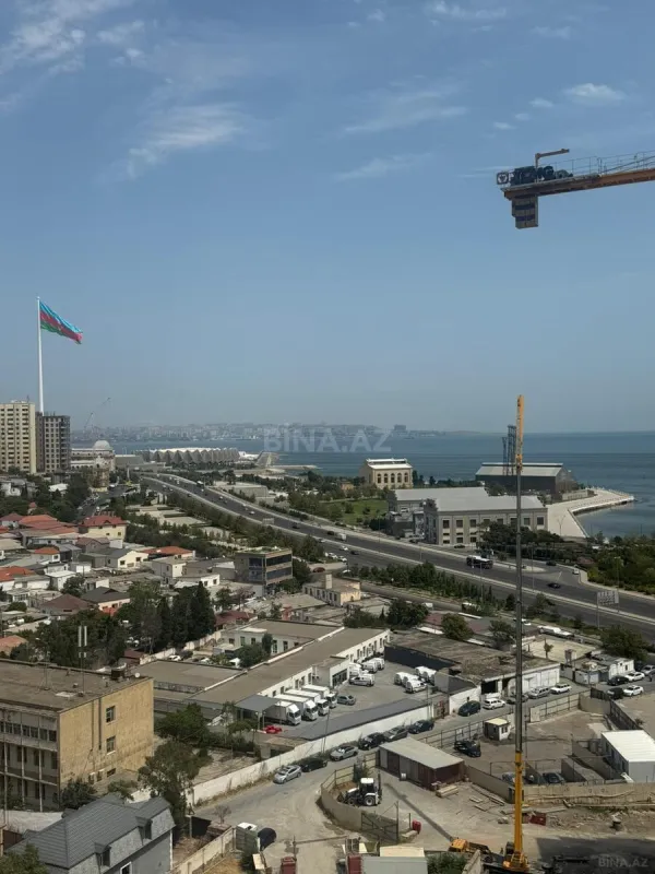 Satılır 4 otaqlı mənzil 157 m²