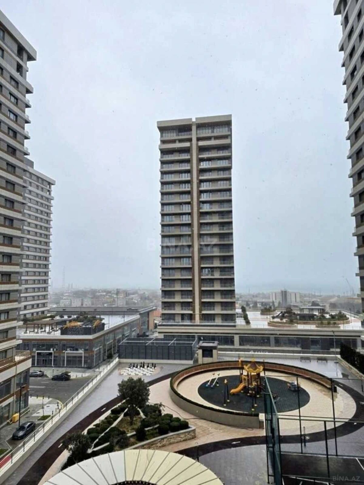 Satılır 4 otaqlı mənzil 194 m²