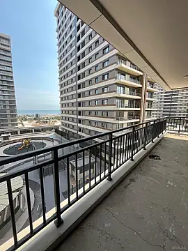 Satılır 4 otaqlı mənzil 194 m²