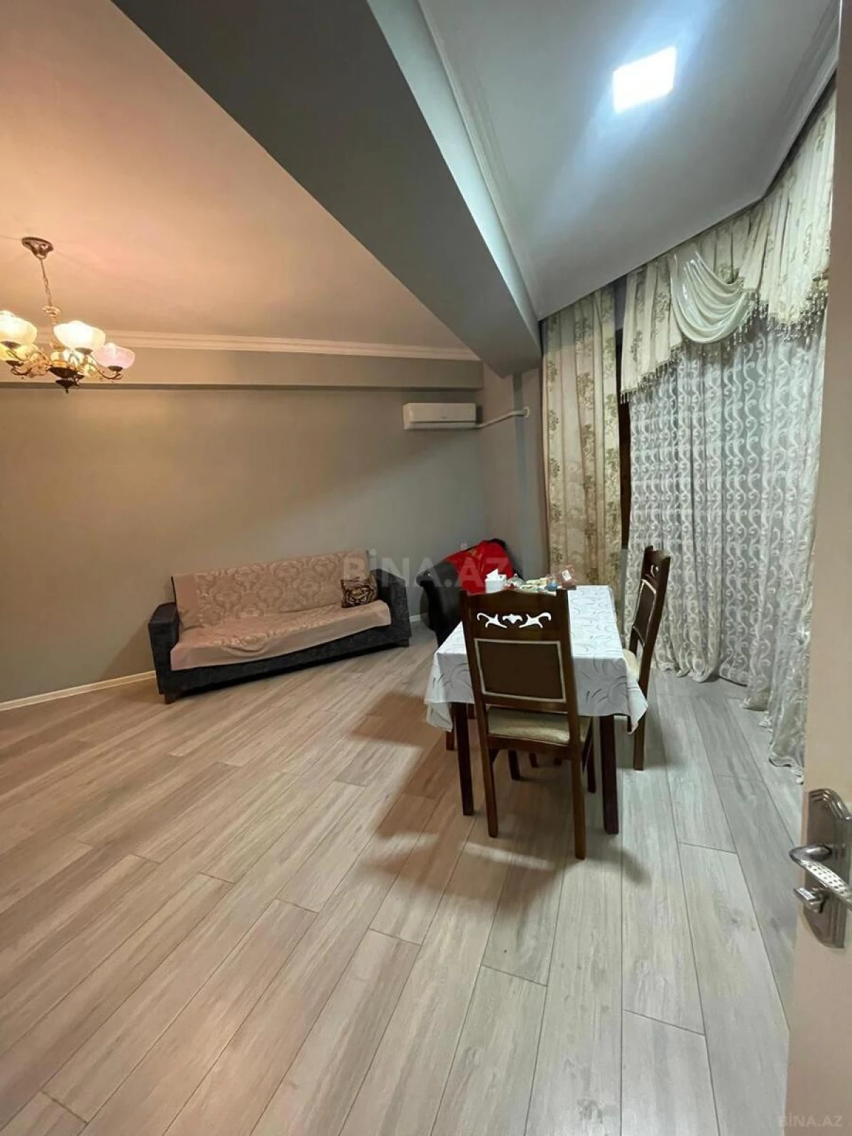 Kirayə verilir 2 otaqlı mənzil 65 m²