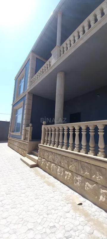 Satılır 5 otaqlı həyət evi 220 m²