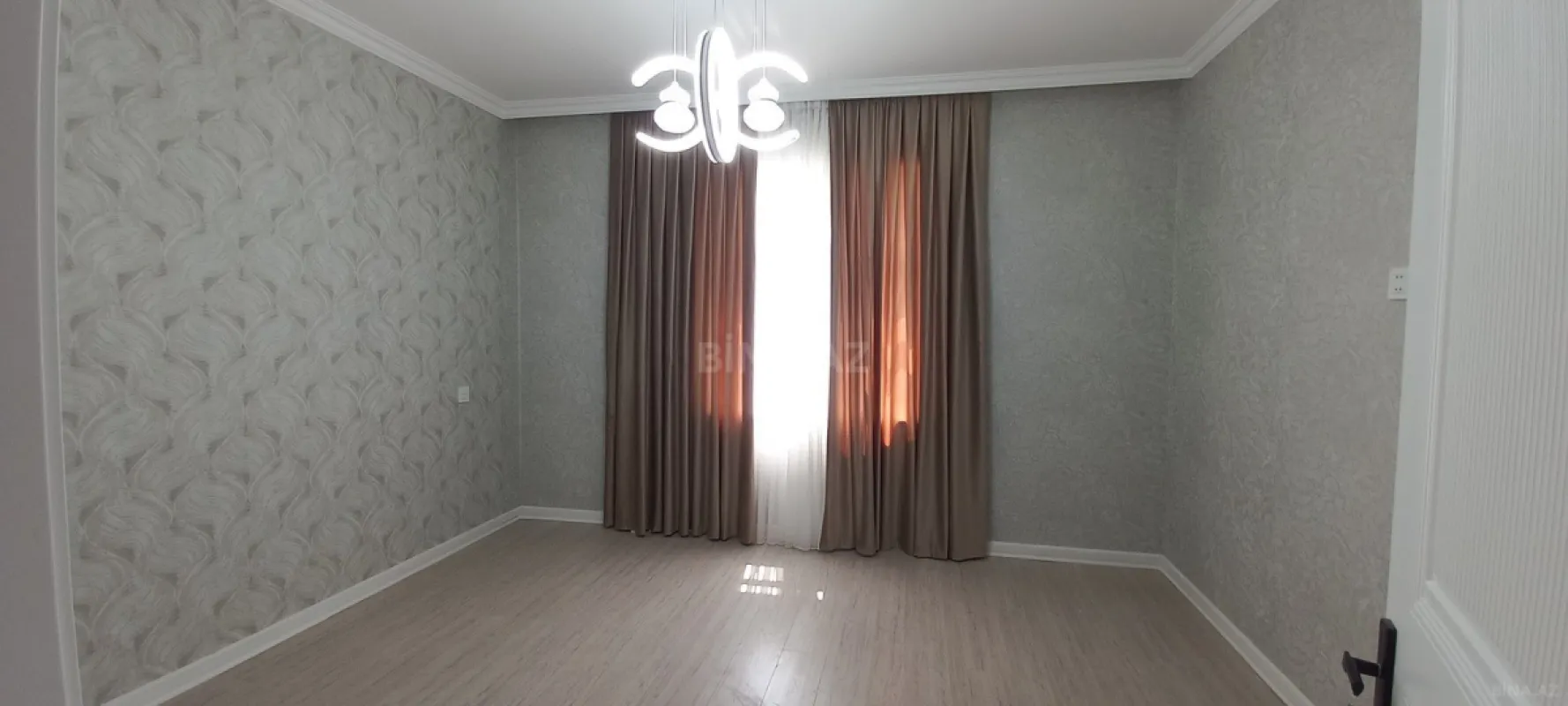 Satılır 5 otaqlı həyət evi 220 m²