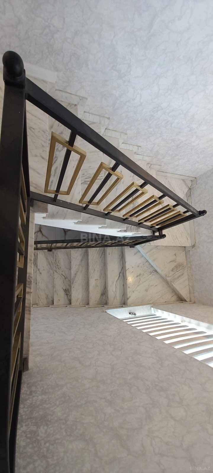 Satılır 5 otaqlı həyət evi 220 m²