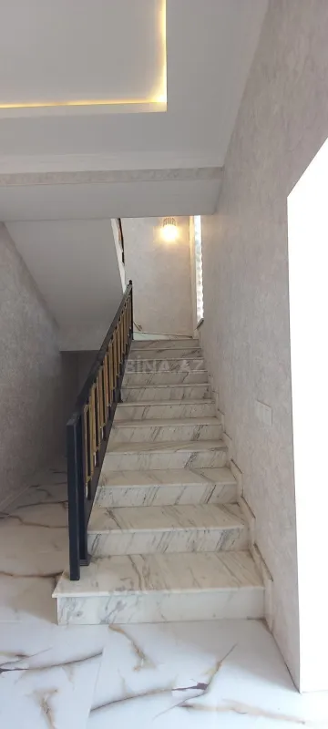 Satılır 5 otaqlı həyət evi 220 m²