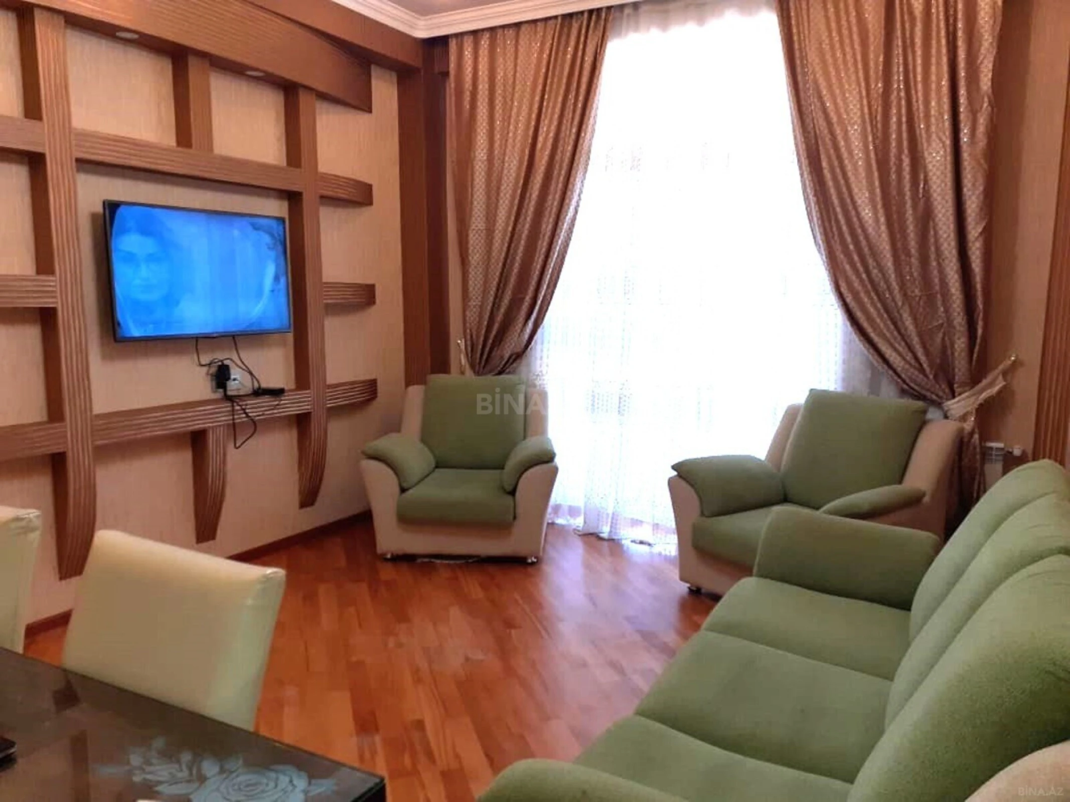 Kirayə verilir 2 otaqlı mənzil 80 m²