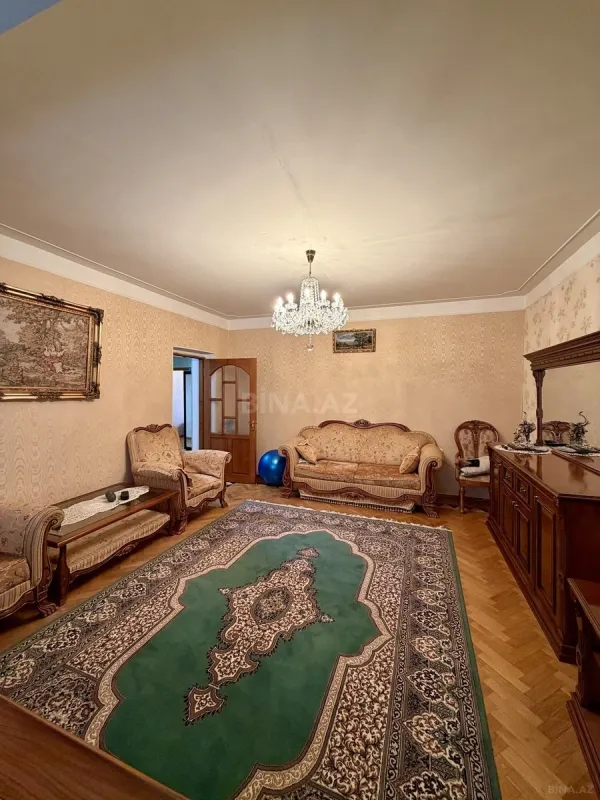 Satılır 4 otaqlı mənzil 100 m²