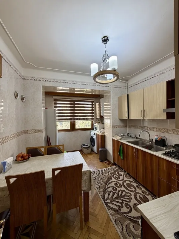 Satılır 4 otaqlı mənzil 100 m²