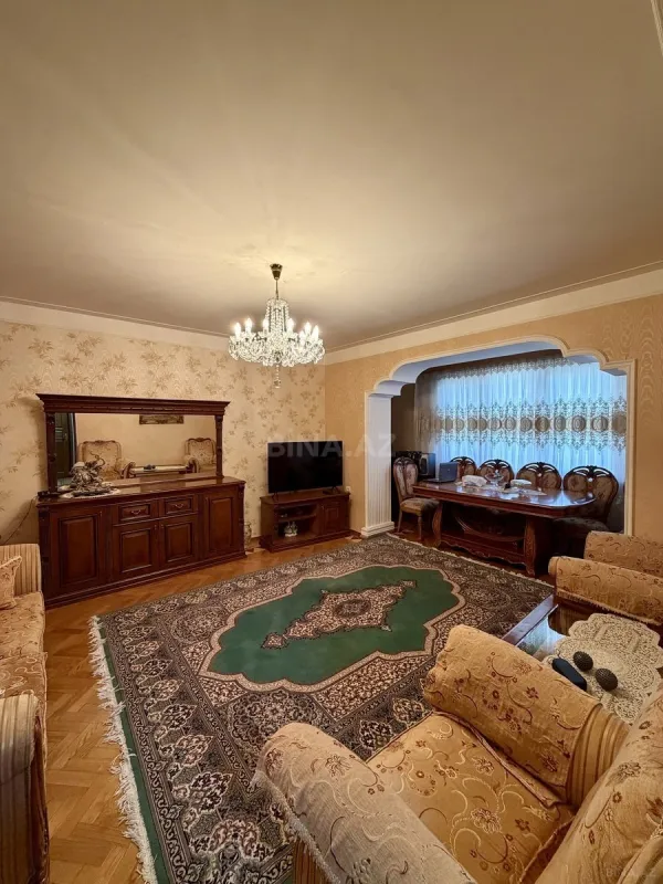 Satılır 4 otaqlı mənzil 100 m²