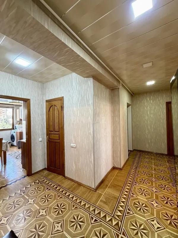 Satılır 4 otaqlı mənzil 100 m²