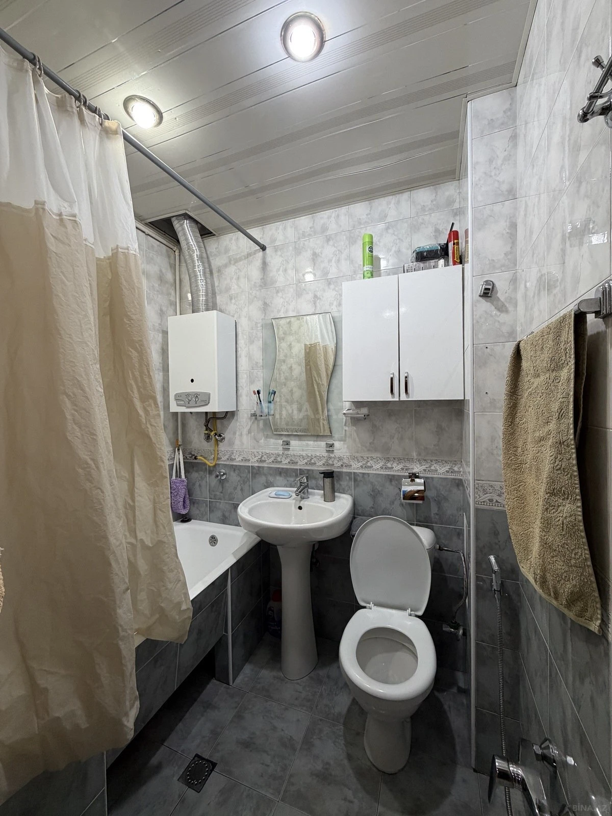 Satılır 4 otaqlı mənzil 100 m²