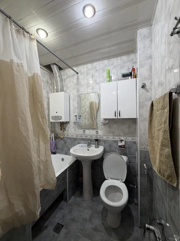 Satılır 4 otaqlı mənzil 100 m²