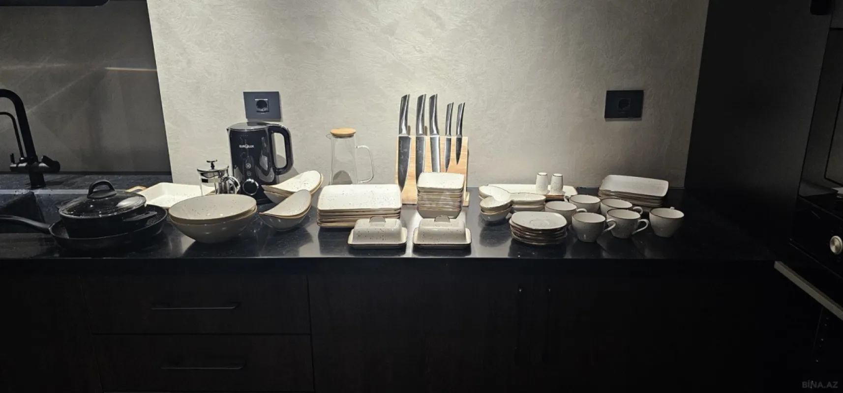 Kirayə verilir 4 otaqlı mənzil 180 m²