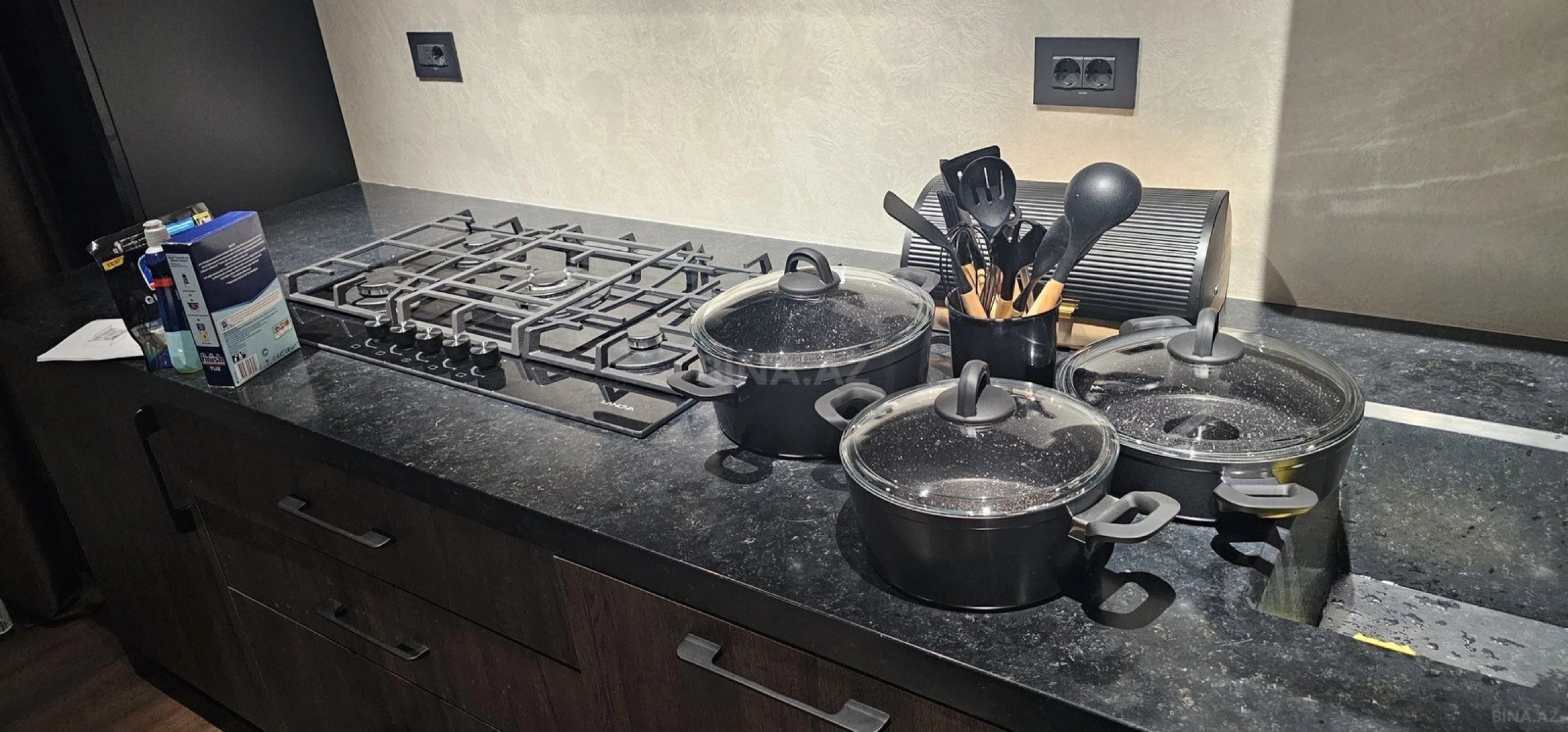 Kirayə verilir 4 otaqlı mənzil 180 m²