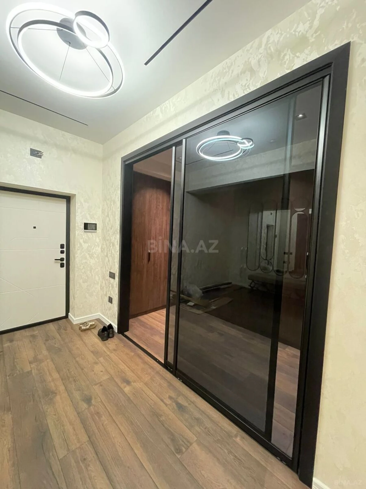 Kirayə verilir 4 otaqlı mənzil 180 m²