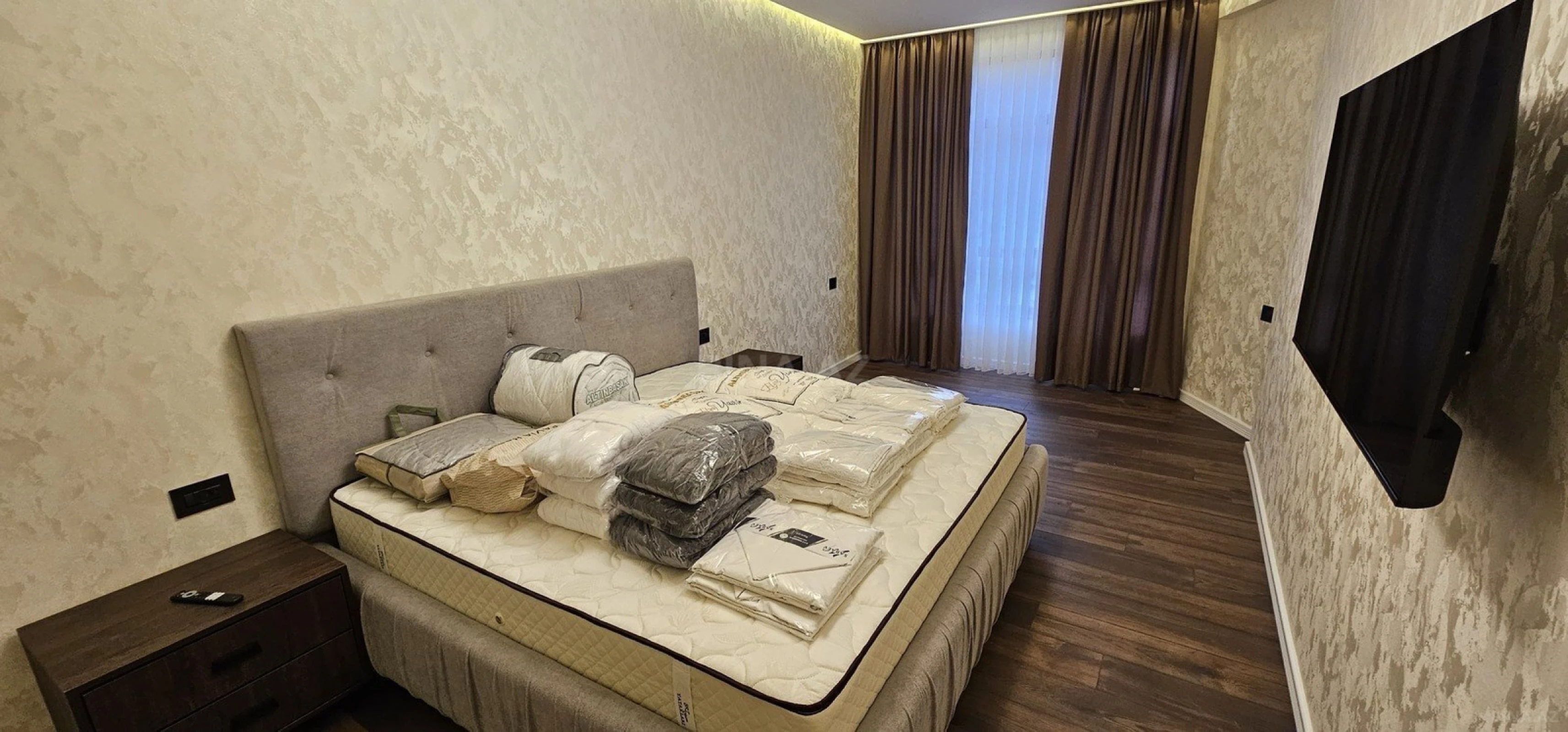 Kirayə verilir 4 otaqlı mənzil 180 m²