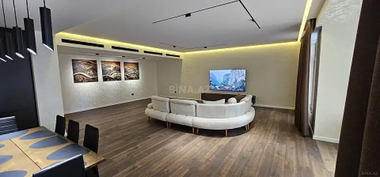 Kirayə verilir 4 otaqlı mənzil 180 m²