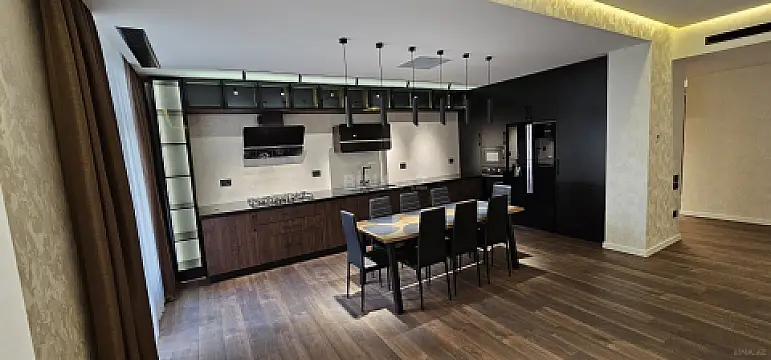 Kirayə verilir 4 otaqlı mənzil 180 m²