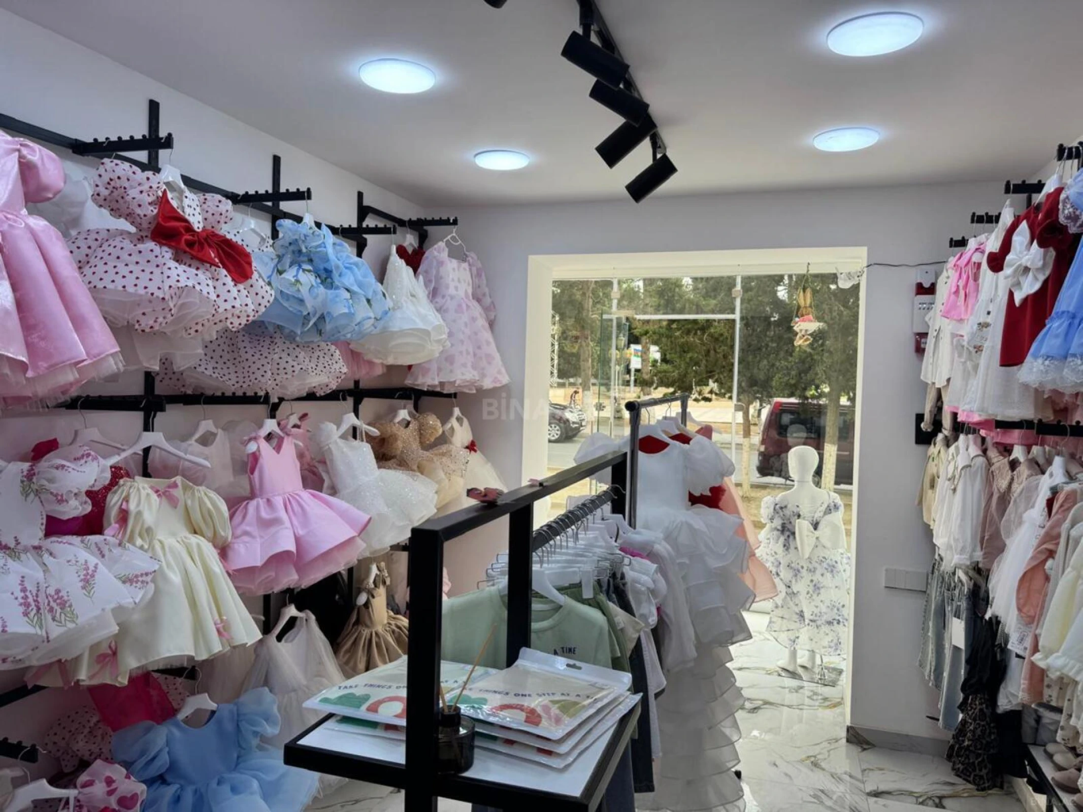 Satılır obyekt 40 m²