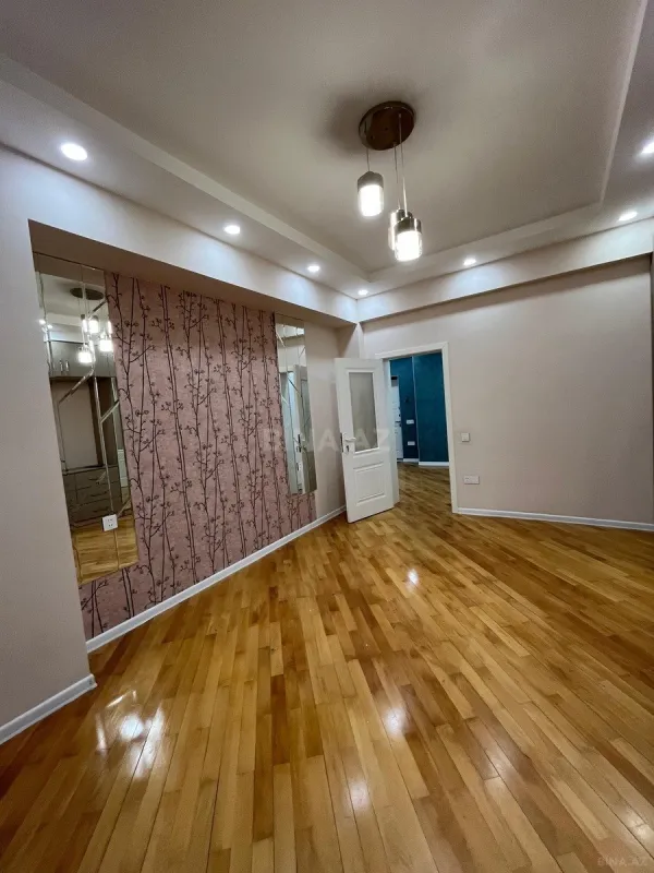 Satılır 3 otaqlı mənzil 120 m²