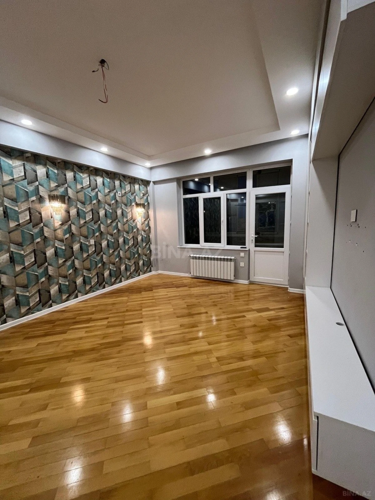 Satılır 3 otaqlı mənzil 120 m²