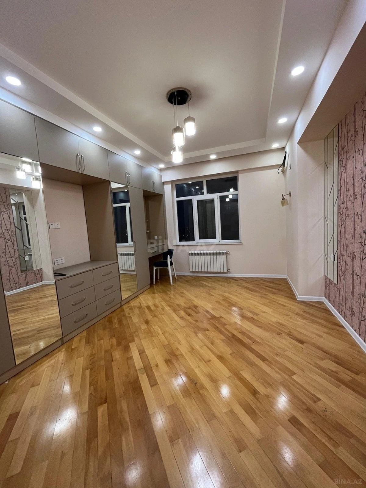 Satılır 3 otaqlı mənzil 120 m²