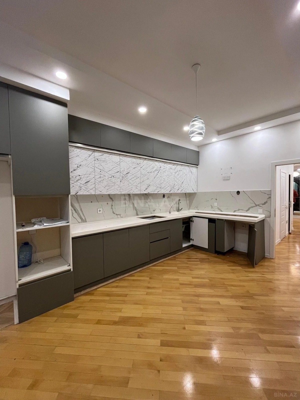 Satılır 3 otaqlı mənzil 120 m²