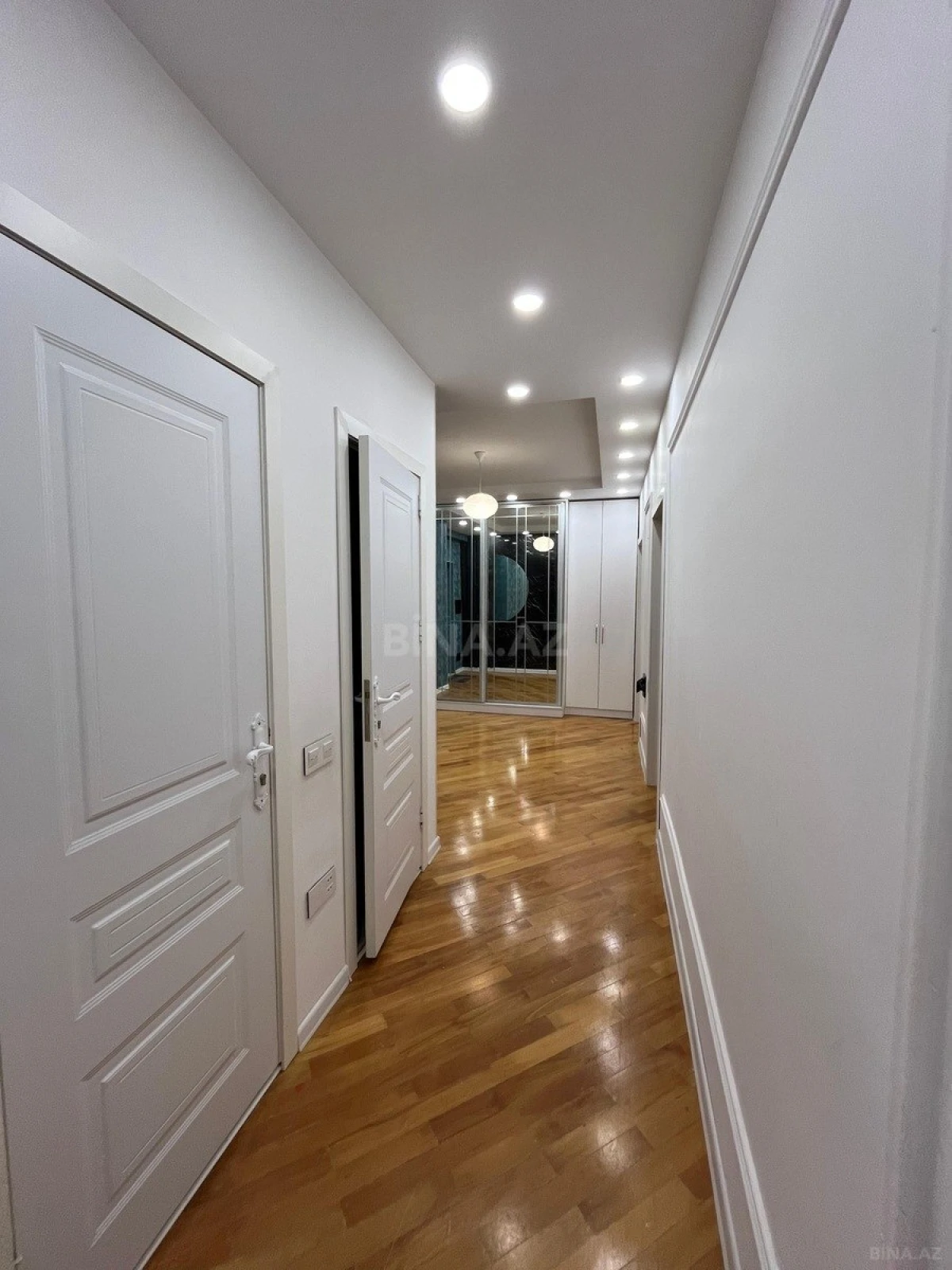 Satılır 3 otaqlı mənzil 120 m²