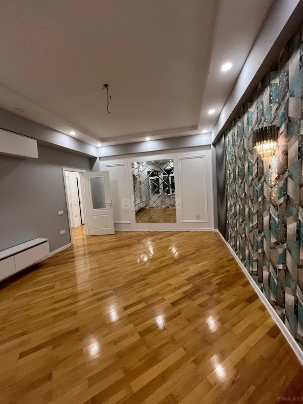 Satılır 3 otaqlı mənzil 120 m²