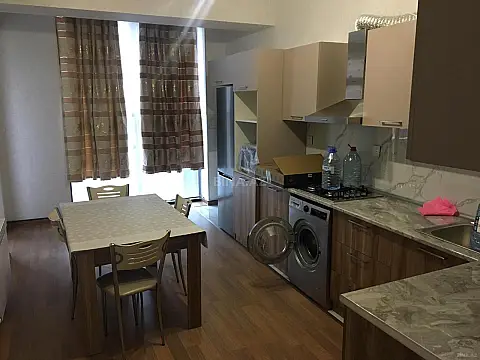 Kirayə verilir 2 otaqlı mənzil 100 m²