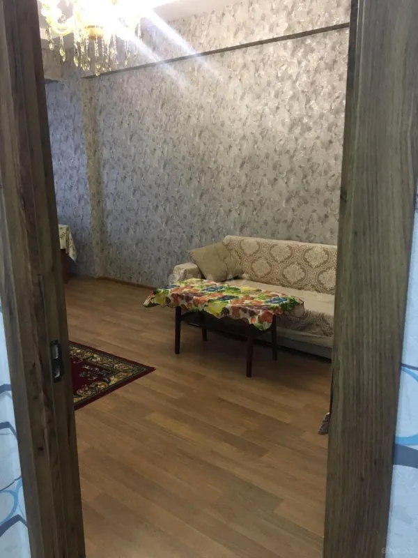 Kirayə verilir 2 otaqlı mənzil 100 m²