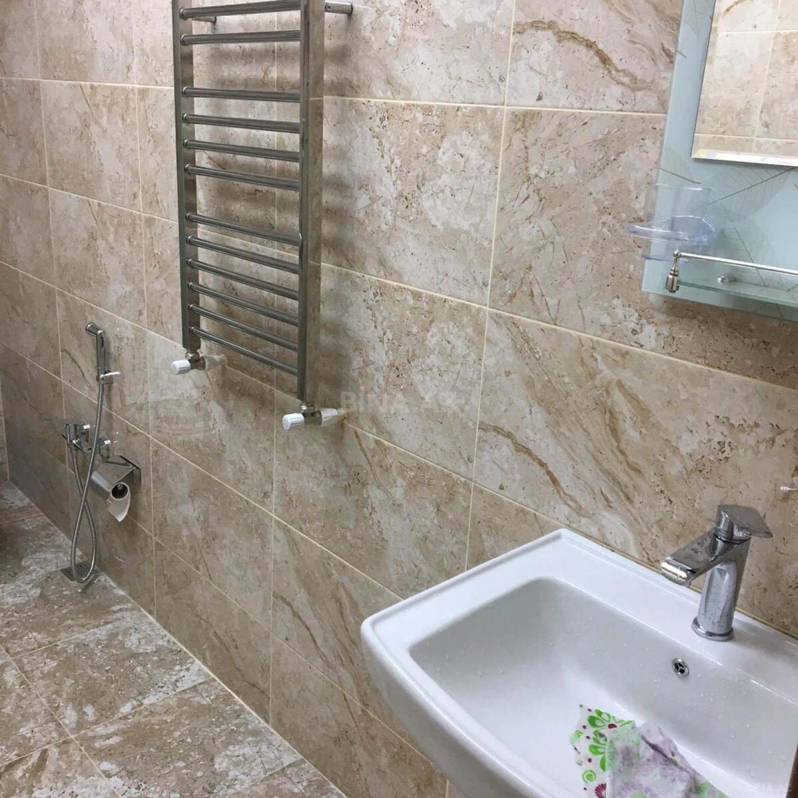 Kirayə verilir 2 otaqlı mənzil 100 m²