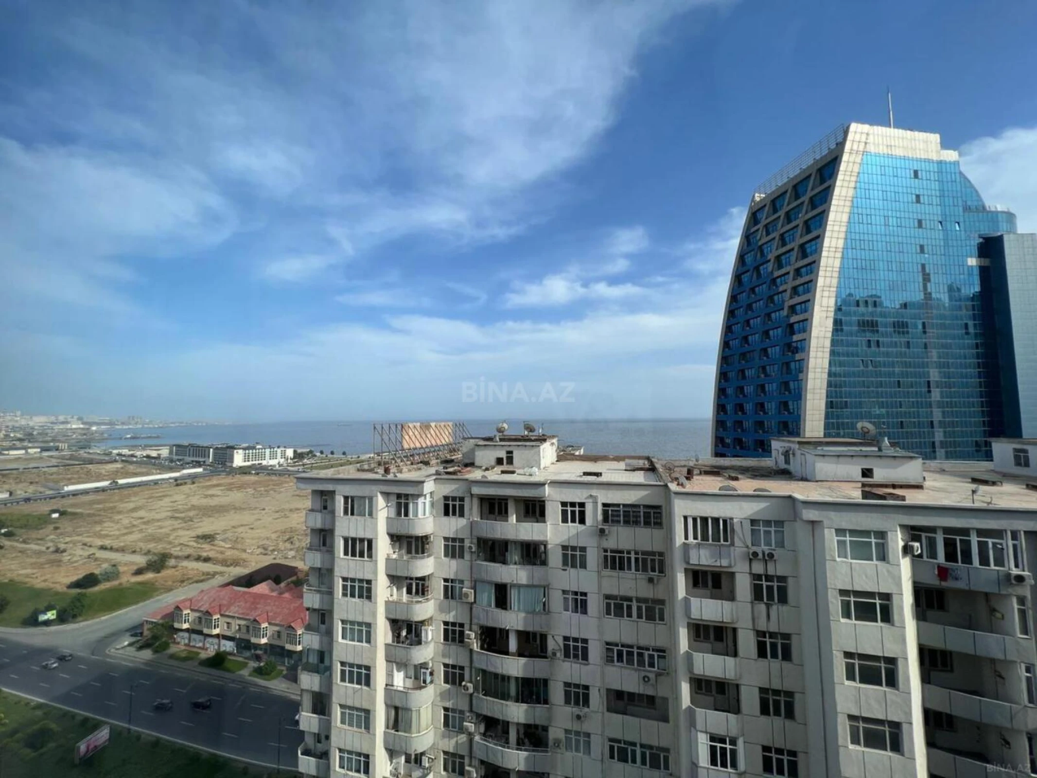 Satılır 3 otaqlı mənzil 141 m²
