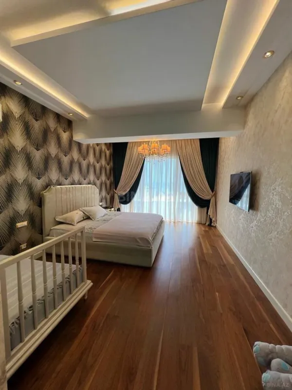Satılır 3 otaqlı mənzil 141 m²