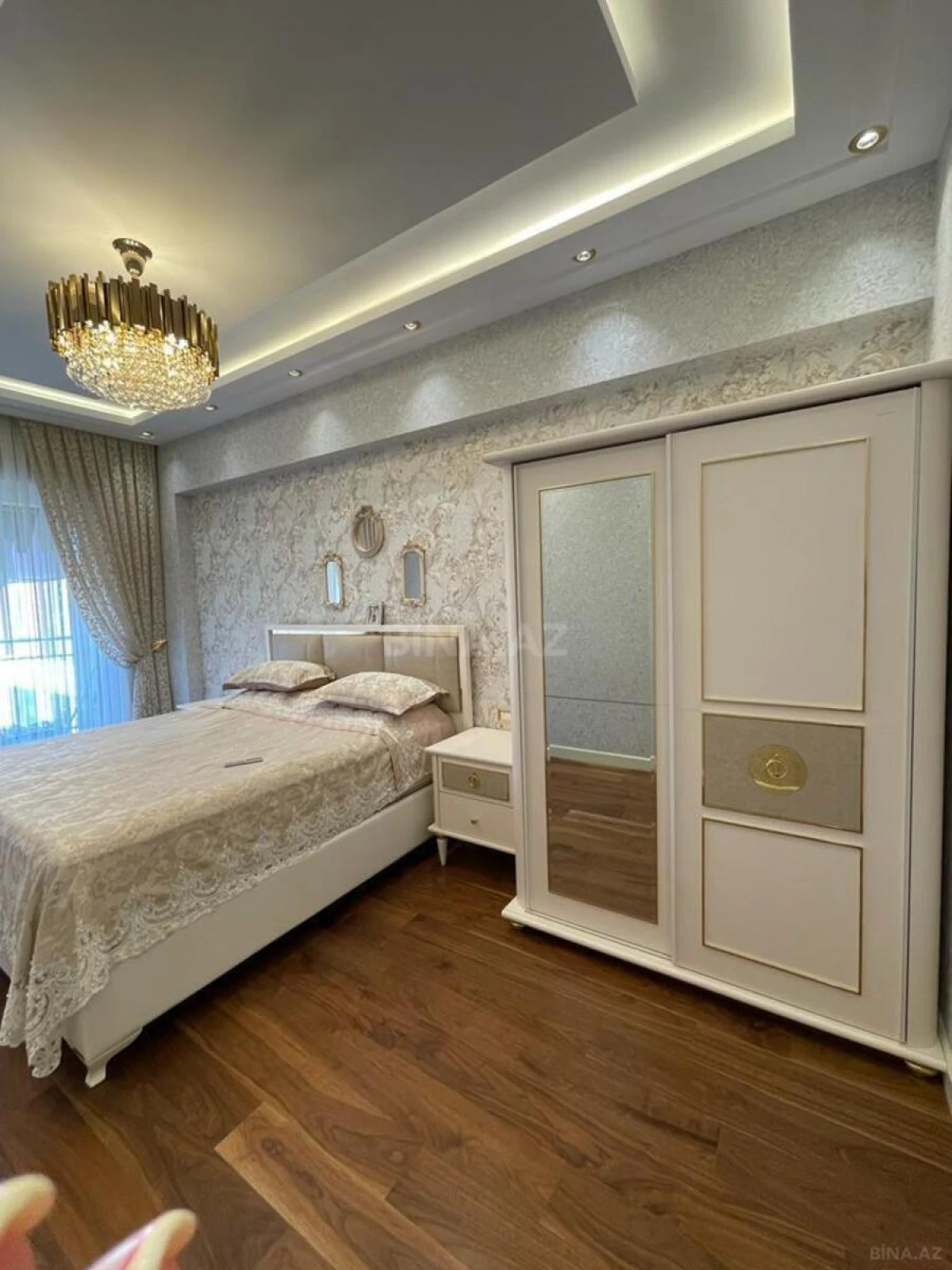 Satılır 3 otaqlı mənzil 141 m²