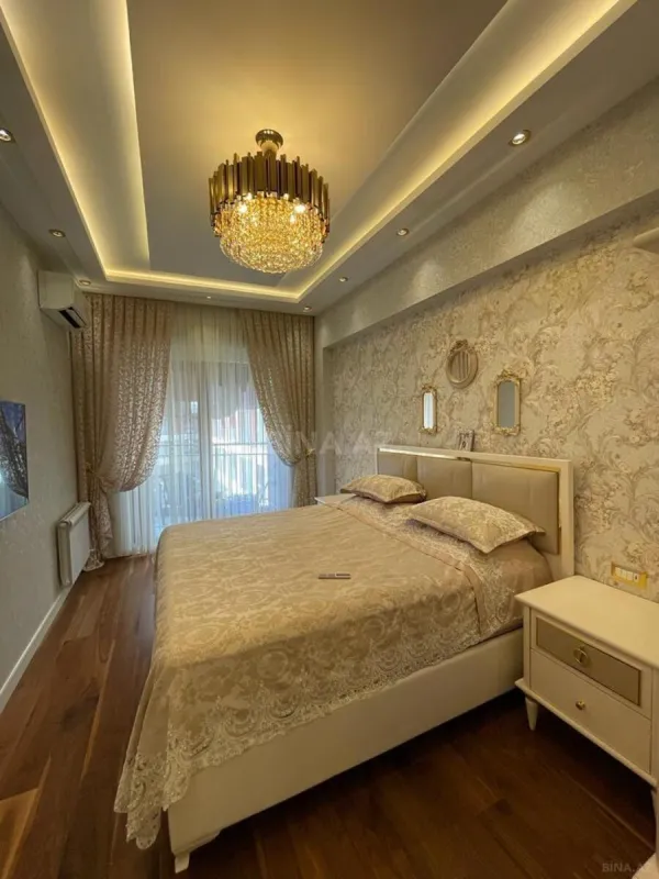Satılır 3 otaqlı mənzil 141 m²