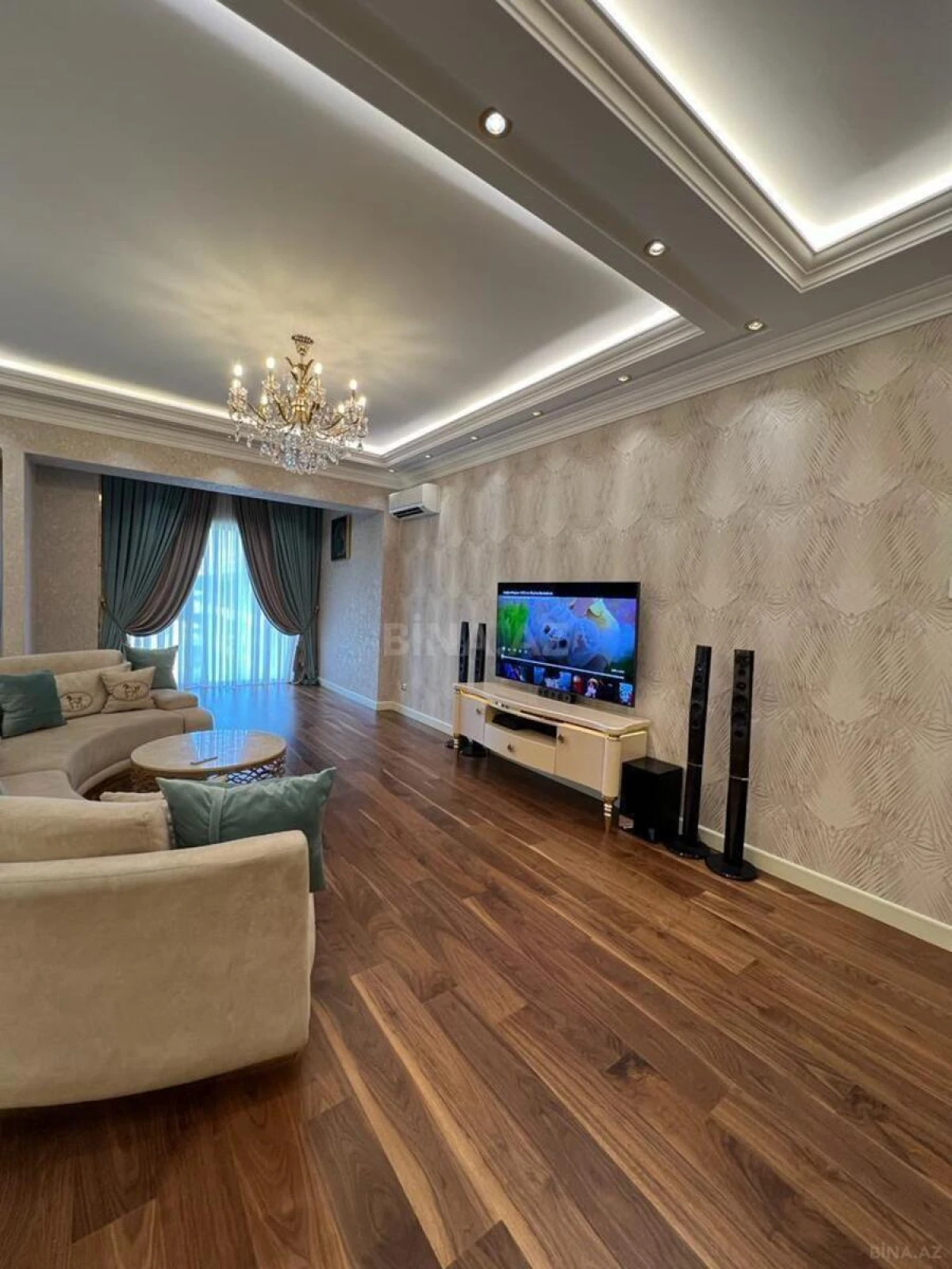 Satılır 3 otaqlı mənzil 141 m²