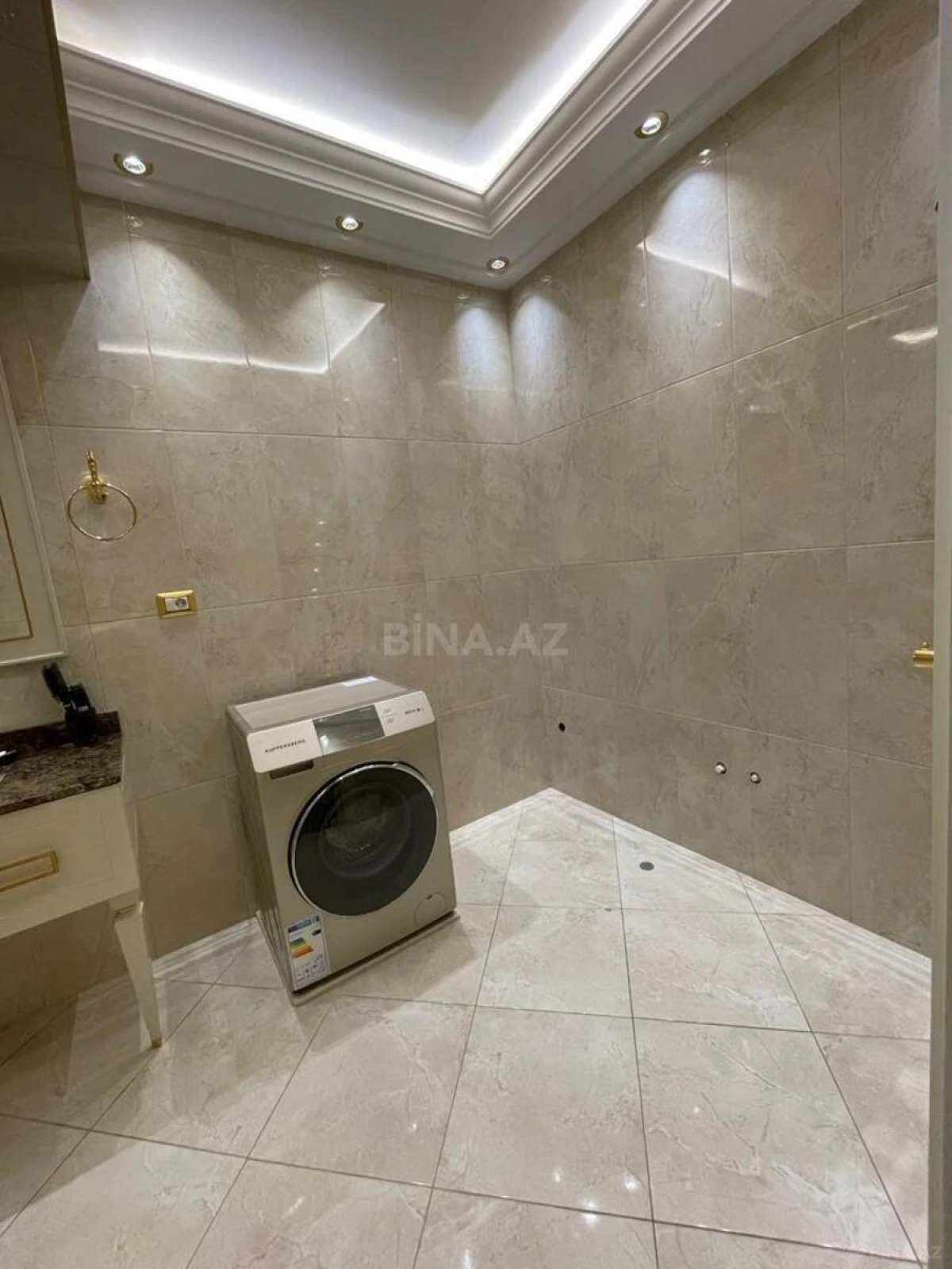 Satılır 3 otaqlı mənzil 141 m²