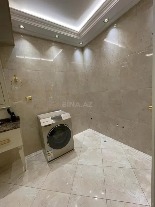 Satılır 3 otaqlı mənzil 141 m²