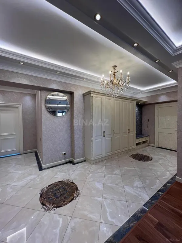 Satılır 3 otaqlı mənzil 141 m²