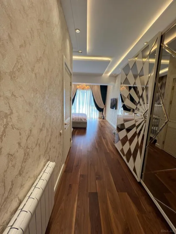 Satılır 3 otaqlı mənzil 141 m²