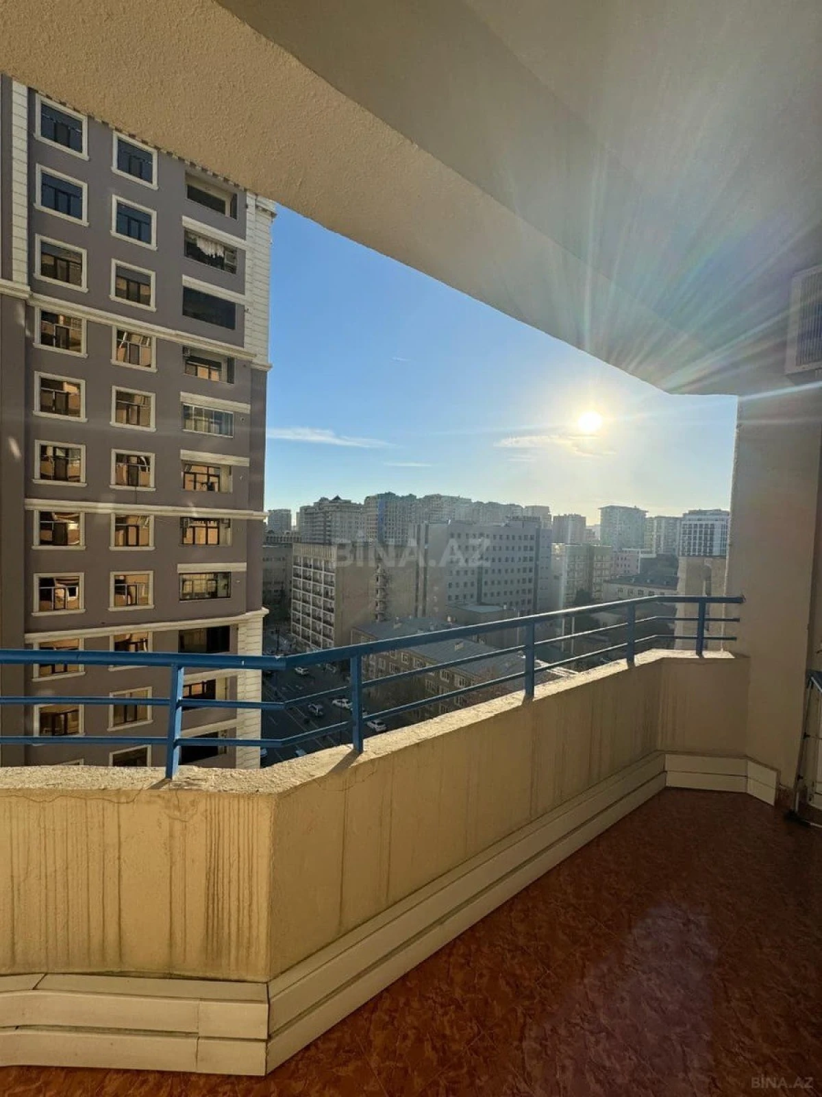 Satılır 4 otaqlı mənzil 185 m²